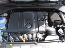 Load image into Gallery viewer, K&N Replacement Air Filter VOLKSWAGEN JETTA 2005-2010, RABBIT 2007-2009 2.5L L5