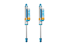 Load image into Gallery viewer, King Shocks 2005+ Ford F-250/F-350 4WD Rear 2.5 Dia Piggy Hose Reservoir Shock (Pair)