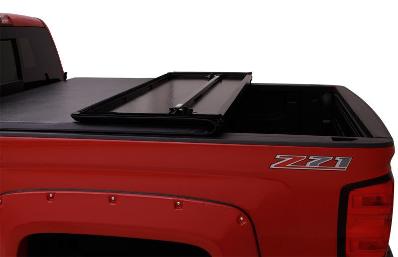 Lund 15-18 Ford F-150 Styleside (5.5ft. Bed) Hard Fold Tonneau Cover - Black